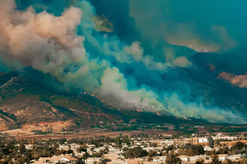 Wildfire approaching city