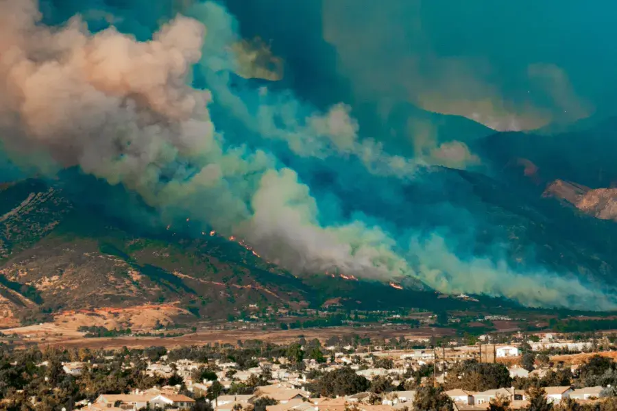 Wildfire approaching city